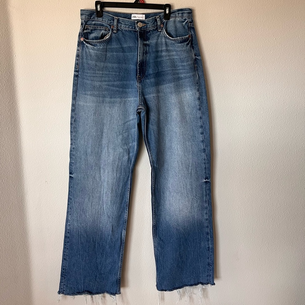 ZARA High Rise Straight Leg Jeans Raw Hem Vintage Wash US Size 12 - LIKE NEW